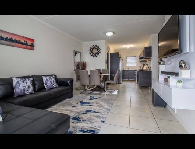 3 BEDROOM APARTMENT FOR SALE IN OAKDENE